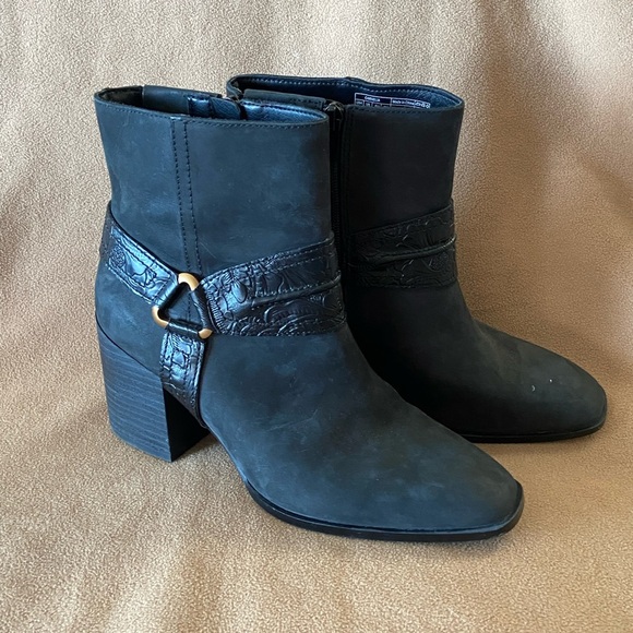 Vionic Carnelia Bootie Boot Women Size 7.5 Black Water Resistant Stacked Heel - Picture 1 of 11